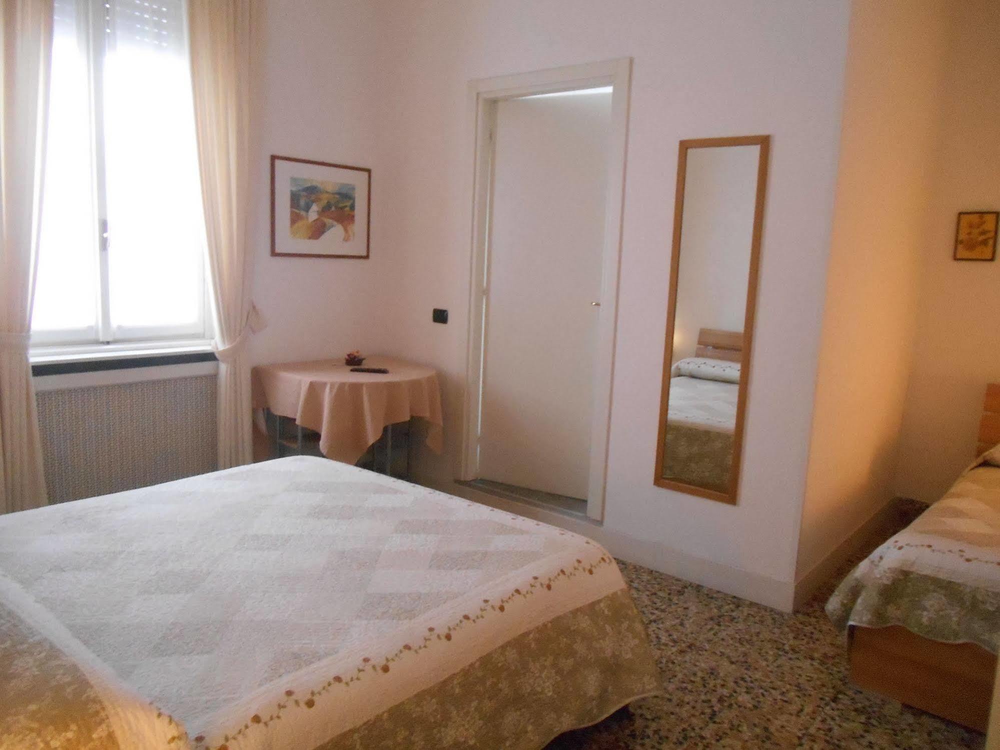 Bed and Breakfast Le Rose Malpensa à Busto Arsizio Extérieur photo