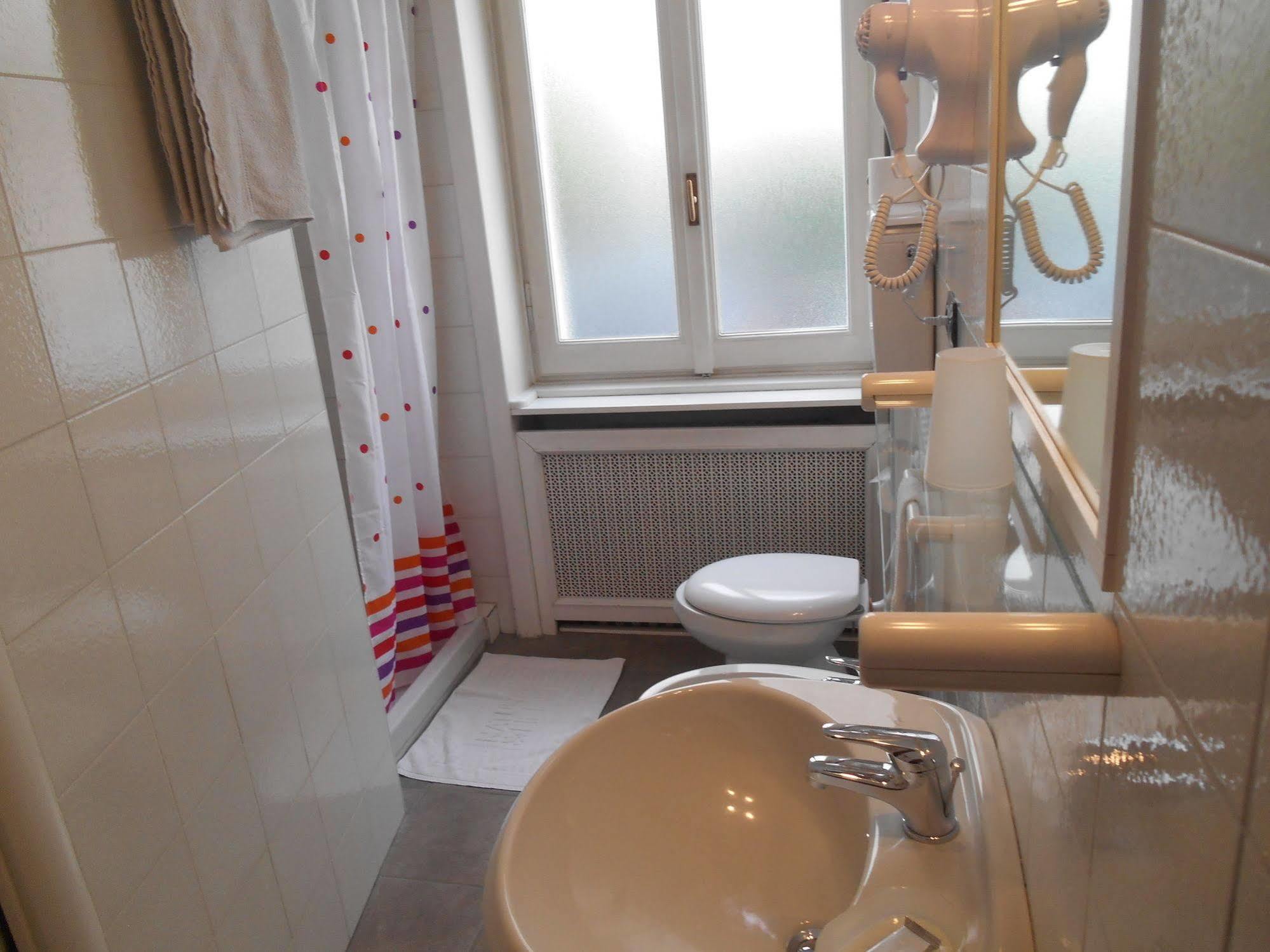 Bed and Breakfast Le Rose Malpensa à Busto Arsizio Extérieur photo
