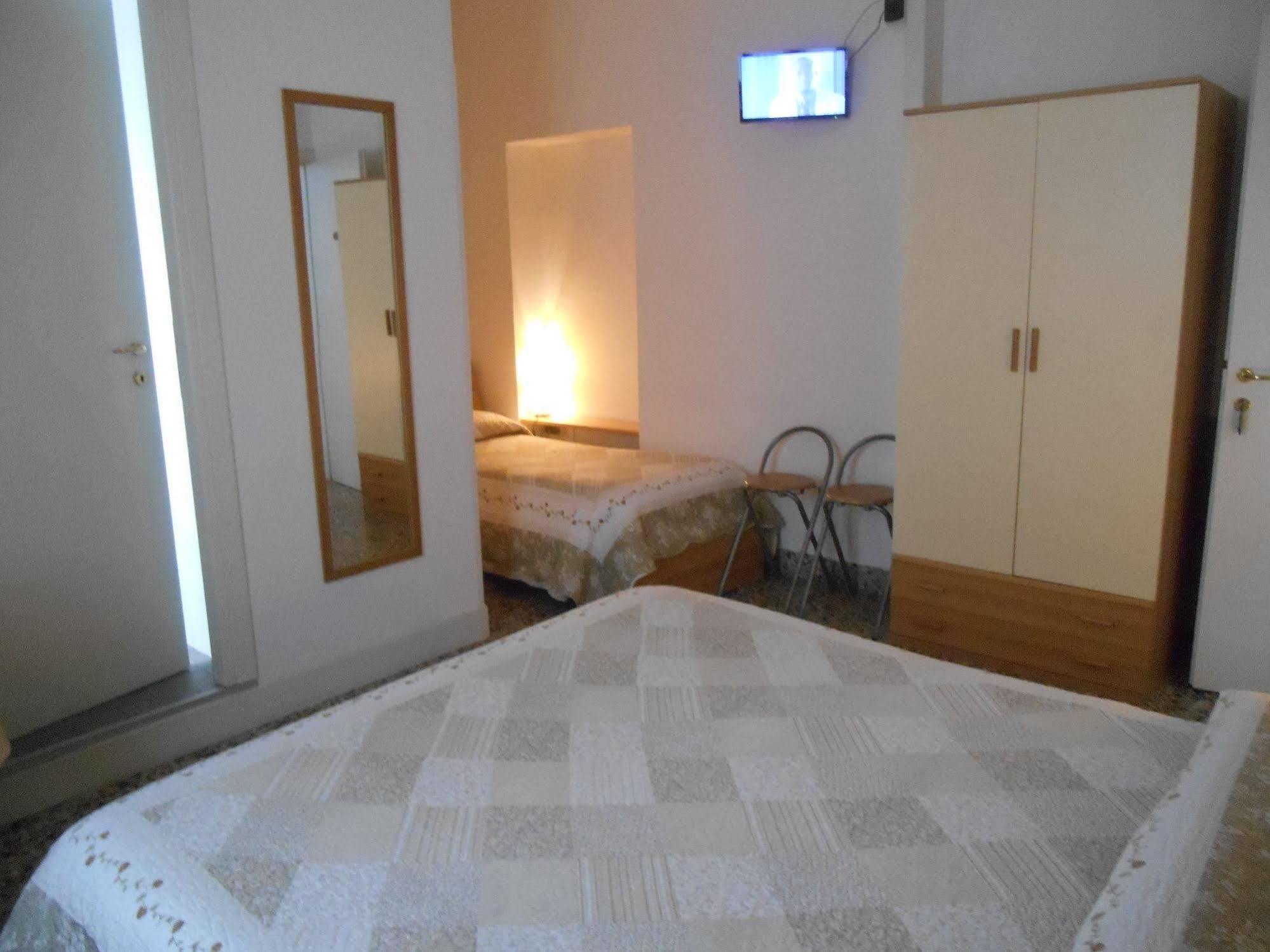 Bed and Breakfast Le Rose Malpensa à Busto Arsizio Extérieur photo