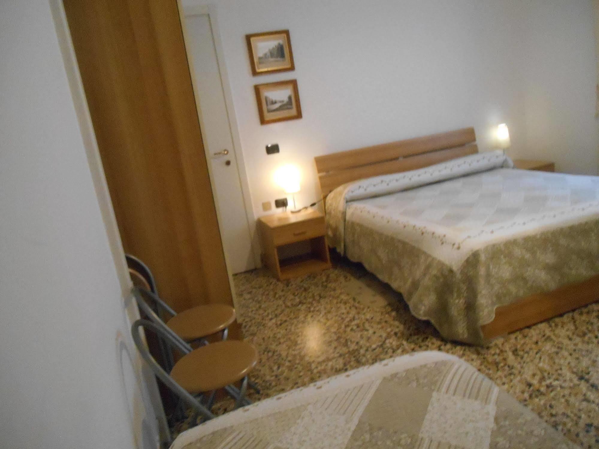 Bed and Breakfast Le Rose Malpensa à Busto Arsizio Extérieur photo